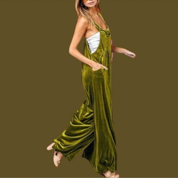 New Wide Leg Velvet Green Boho Jumpsuit
Overalls with Pockets - Picture 5 of 6
